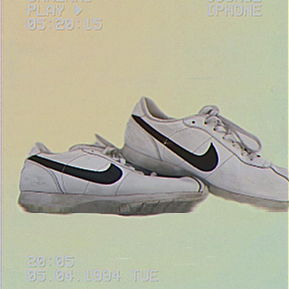Womens Size 9 Vintage Nike tennis shoes
